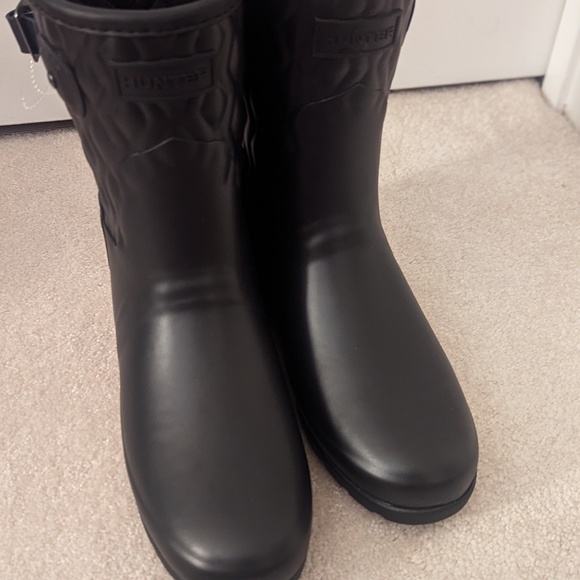 NWOT - Hunter Refined Short Vertical Quilt Boot - Picture 2 of 9